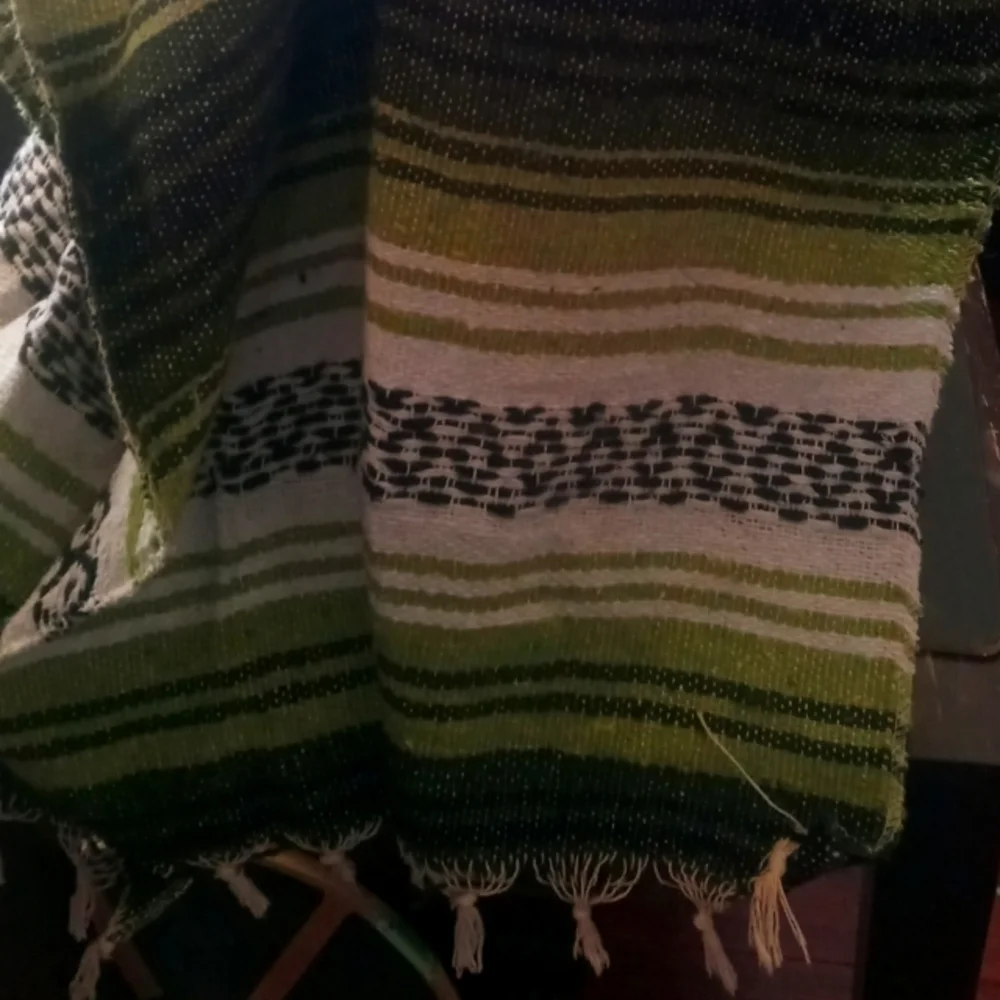 Mexican green poncho onesize fits all handmade - Picture 3 of 4